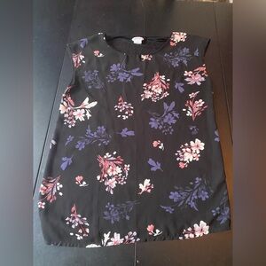 Woman’s sleeveless